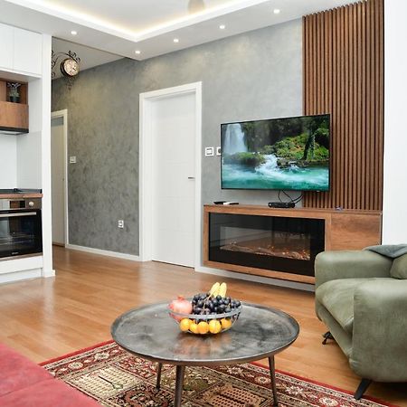 Mirror Apartment With Private Parking Нови-Сад Экстерьер фото